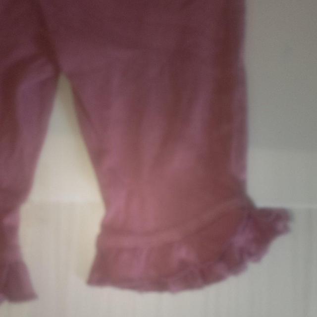 裾フリルが可愛いムラサキ?ピンク?のハーフパンツ サイズ90 送料無料 < キッズ/ベビー  裾フリルが可愛いムラサキ?ピンク?のハーフパンツ サイズ90 送料無料 < キッズ/ベビーの