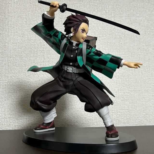 (美品!)鬼滅の刃 竈門炭治郎 フィギュア 戦闘ポーズ < ホビー (美品!)鬼滅の刃 竈門炭治郎 フィギュア 戦闘ポーズ < ホビーの