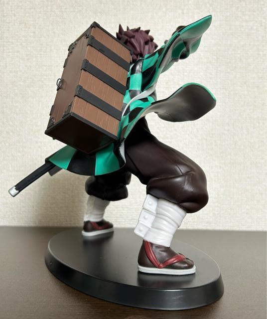 (美品!)鬼滅の刃 竈門炭治郎 フィギュア 戦闘ポーズ < ホビー (美品!)鬼滅の刃 竈門炭治郎 フィギュア 戦闘ポーズ < ホビーの