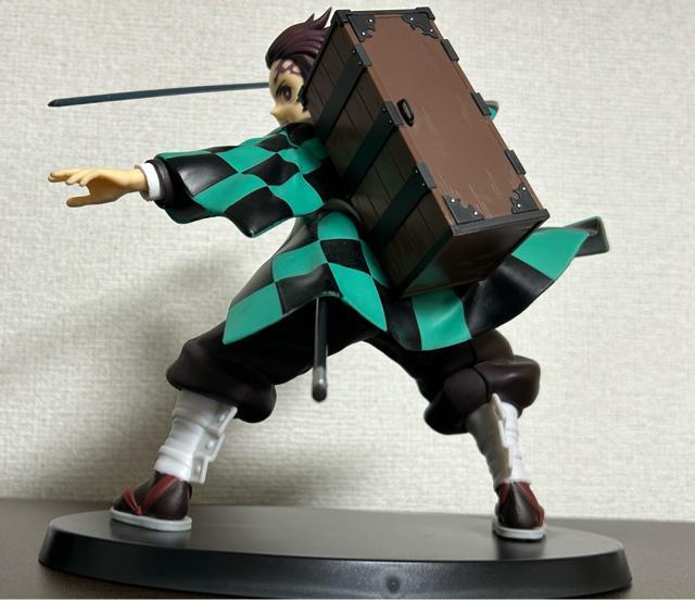 (美品!)鬼滅の刃 竈門炭治郎 フィギュア 戦闘ポーズ < ホビー (美品!)鬼滅の刃 竈門炭治郎 フィギュア 戦闘ポーズ < ホビーの