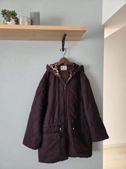 E'S�R�[�g���`���R�J���[�̒��ȃ_�E�����R�[�g �� �����t�@�b�V������ 