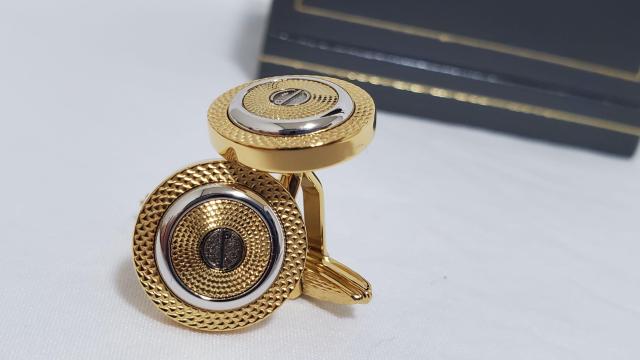 正規未 ダンヒル dロゴ 3連ラウンドリング ジュエリーカフス トリニティサークルカフリンクス メッシュコンビカラーボタン 付属有 < ブランド  正規未 ダンヒル dロゴ 3連ラウンドリング ジュエリーカフス トリニティサークルカフリンクス メッシュコンビカラーボタン 付属有 < ブランドの