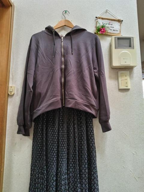 3Lモカ光沢ショートパーカー < 女性ファッション 3Lモカ光沢ショートパーカー < 女性ファッションの