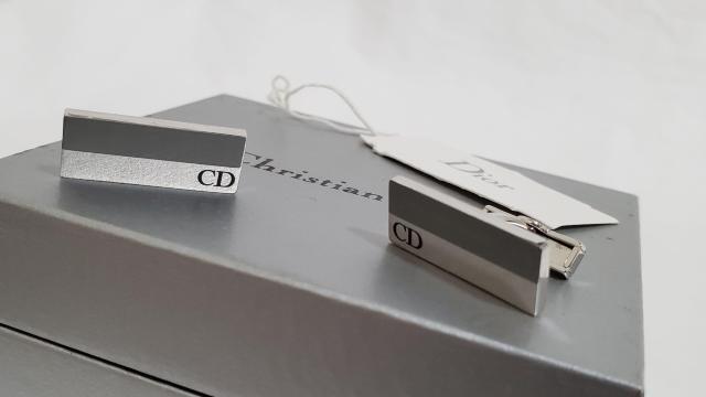 正規良 レア ディオールオム CDロゴ文字 バイカラーレクタンギュラー カフス 灰×銀 ブランドアイコンカフリンクスボタン 付属有 < ブランド  正規良 レア ディオールオム CDロゴ文字 バイカラーレクタンギュラー カフス 灰×銀 ブランドアイコンカフリンクスボタン 付属有 < ブランドの