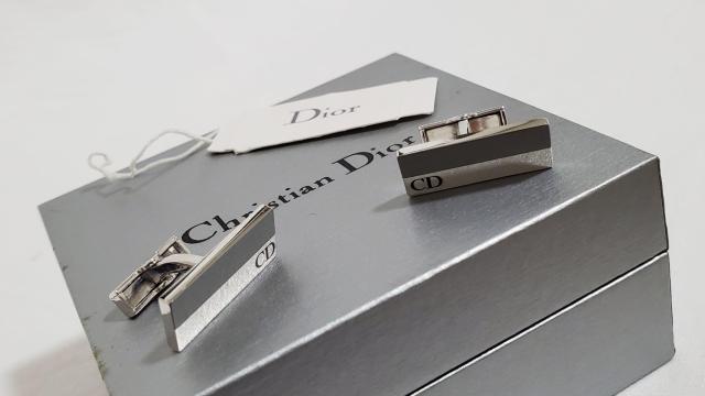 正規良 レア ディオールオム CDロゴ文字 バイカラーレクタンギュラー カフス 灰×銀 ブランドアイコンカフリンクスボタン 付属有 < ブランド  正規良 レア ディオールオム CDロゴ文字 バイカラーレクタンギュラー カフス 灰×銀 ブランドアイコンカフリンクスボタン 付属有 < ブランドの