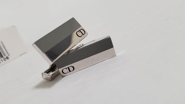正規良 レア ディオールオム CDロゴ文字 バイカラーレクタンギュラー カフス 灰×銀 ブランドアイコンカフリンクスボタン 付属有 < ブランド  正規良 レア ディオールオム CDロゴ文字 バイカラーレクタンギュラー カフス 灰×銀 ブランドアイコンカフリンクスボタン 付属有 < ブランドの