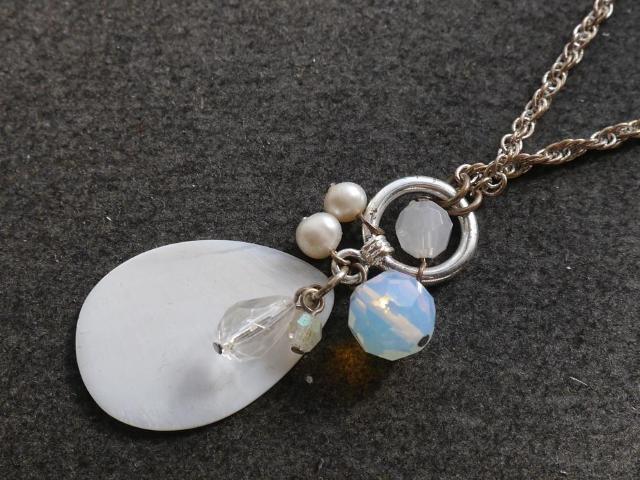 新品アンティーク調シェルビーズネックレス < 女性アクセサリー/時計 新品アンティーク調シェルビーズネックレス < 女性アクセサリー/時計の