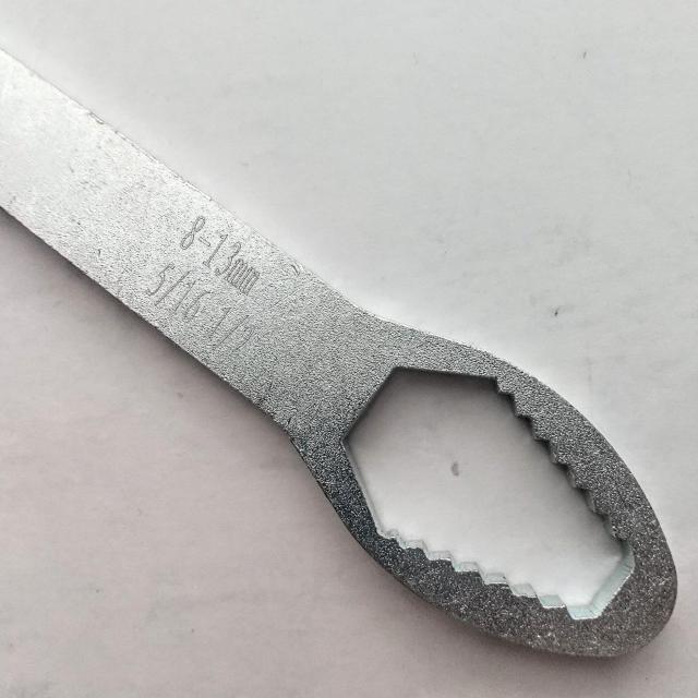 自在レンチ 8ミリ〜22ミリ フリーレンチ L220 全長22センチ 銀色 < 自動車/バイク 自在レンチ 8ミリ〜22ミリ フリーレンチ L220 全長22センチ 銀色 < 自動車/バイク