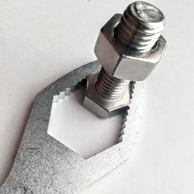 自在レンチ 8ミリ〜22ミリ フリーレンチ L220 全長22センチ 銀色 < 自動車/バイク 自在レンチ 8ミリ〜22ミリ フリーレンチ L220 全長22センチ 銀色 < 自動車/バイク