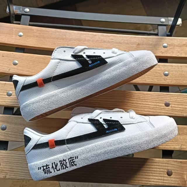 新品 22.5cm レディース スニーカー ホワイト シューズ 靴 ローカット < 女性ファッション  新品 22.5cm レディース スニーカー ホワイト シューズ 靴 ローカット < 女性ファッションの