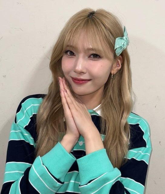 NiziU MAYUKA }J@L[z_[@CgO[  ^gObY 