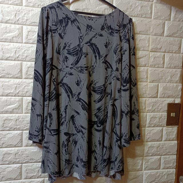 USED★ベルスリーブ墨書き風柄チュニック/L < 女性ファッション  USED★ベルスリーブ墨書き風柄チュニック/L < 女性ファッションの