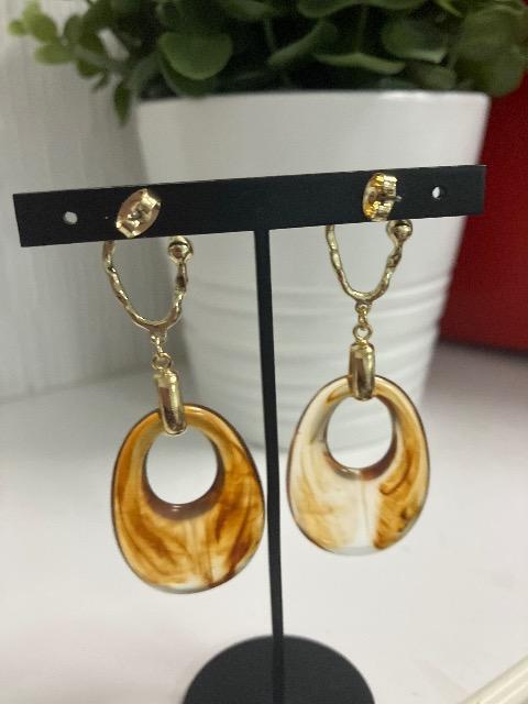 ハンドメイド ドイツ製アクリルを使用したピアス ブラウン < 女性ファッション  ハンドメイド ドイツ製アクリルを使用したピアス ブラウン < 女性ファッションの