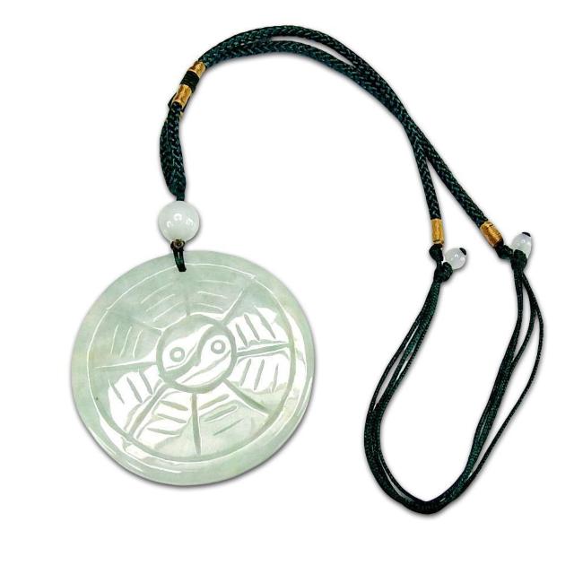 天然石ひすい八卦手彫り古玉スタイル大き目ペンダントトップ紐ネックレス < 男性アクセサリー/時計  天然石ひすい八卦手彫り古玉スタイル大き目ペンダントトップ紐ネックレス  < 男性アクセサリー/時計の