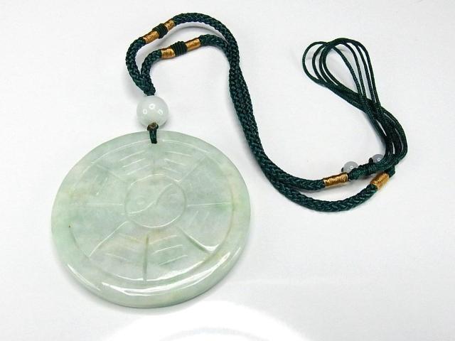 天然石ひすい八卦手彫り古玉スタイル大き目ペンダントトップ紐ネックレス < 男性アクセサリー/時計  天然石ひすい八卦手彫り古玉スタイル大き目ペンダントトップ紐ネックレス < 男性アクセサリー/時計の