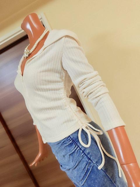 新品★XS〜S★ホワイトクリーム★サイドシャーリングZIPパーカー★ < 女性ファッション  新品★XS〜S★ホワイトクリーム★サイドシャーリングZIPパーカー★ < 女性ファッションの