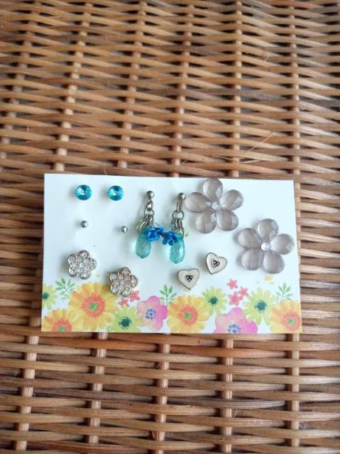 ☆お得☆キラキラ お花 ラインストーン ハート ピアス セット 6 < 女性アクセサリー/時計  ☆お得☆キラキラ お花 ラインストーン ハート ピアス セット 6  < 女性アクセサリー/時計の