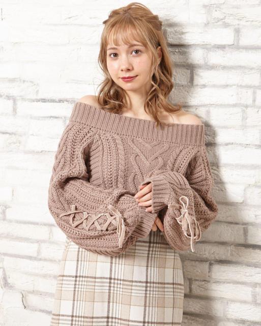 新品☆イング*ケーブル袖レースアップオフショルニット < ブランド  新品☆イング*ケーブル袖レースアップオフショルニット  < ブランドの