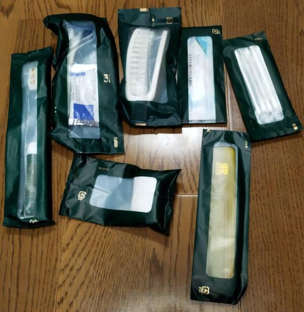 リーガロイヤルホテル アメニティ セット クレンジング 化粧水 乳液 ブラシ クシ 歯ブラシ 綿棒 シャワーキャップ < 香水/コスメ/ネイル  リーガロイヤルホテル アメニティ セット クレンジング 化粧水 乳液 ブラシ クシ 歯ブラシ 綿棒 シャワーキャップ < 香水/コスメ/ネイルの