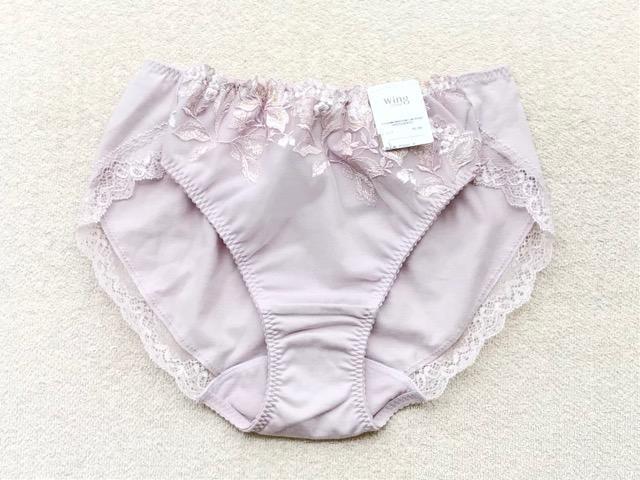Wing Lesiage 綿混 ピンク&Triumph AMOSTYLE ベージュ ショーツ Mサイズ 2枚セット < 女性ファッション  Wing Lesiage 綿混 ピンク&Triumph AMOSTYLE ベージュ ショーツ Mサイズ 2枚セット < 女性ファッションの