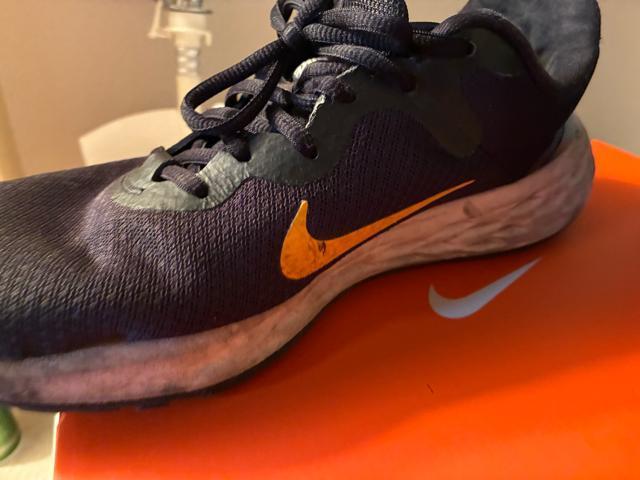 Nike ブラック 27.5cm ランニングスニーカーチョコザップにオススメ!レボリューション6 黄色のスオッシュはなかなか珍しい < ブランド Nike ブラック 27.5cm ランニングスニーカーチョコザップにオススメ!レボリューション6 黄色のスオッシュはなかなか珍しい < ブランドの