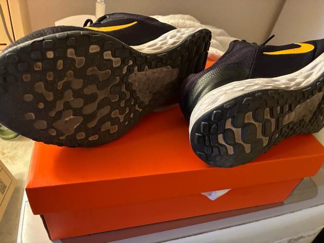 Nike ブラック 27.5cm ランニングスニーカーチョコザップにオススメ!レボリューション6 黄色のスオッシュはなかなか珍しい < ブランド Nike ブラック 27.5cm ランニングスニーカーチョコザップにオススメ!レボリューション6 黄色のスオッシュはなかなか珍しい < ブランドの