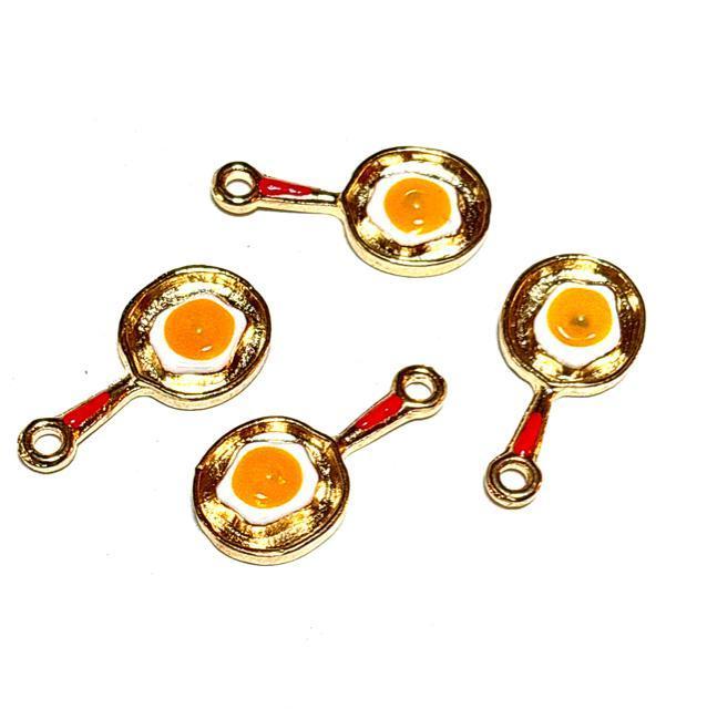 5056 金色のフライパン 目玉焼き付き 4個 金属パーツ アクセサリーチャーム ハンドメイド材料 < ペット/手芸/園芸 5056 金色のフライパン 目玉焼き付き 4個 金属パーツ アクセサリーチャーム ハンドメイド材料 < ペット/手芸/園芸の