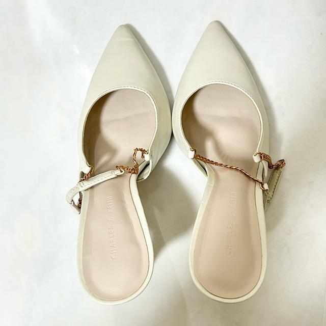 チャールズ&キース チェーンリンク スリングバックスティレットパンプス 35 < ブランド チャールズ&キース チェーンリンク スリングバックスティレットパンプス 35 < ブランドの