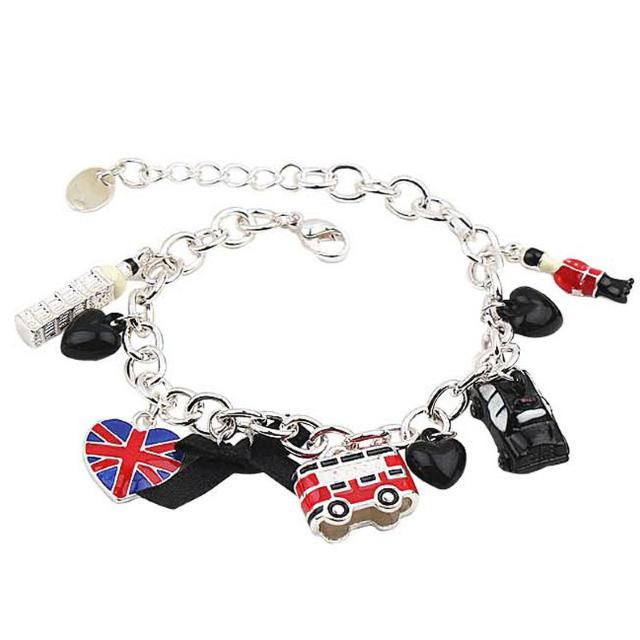 新品 claire's アンティーク調 英国チャームブレスレット < 女性アクセサリー/時計  新品 claire's アンティーク調 英国チャームブレスレット  < 女性アクセサリー/時計の