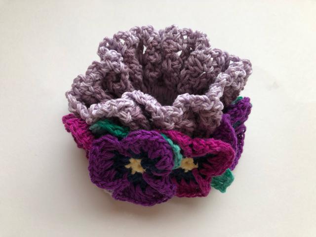 ハンドメイド ボリューム シュシュ パンジーいっぱい♪ 紫 < 女性ファッション  ハンドメイド ボリューム シュシュ パンジーいっぱい♪ 紫  < 女性ファッションの