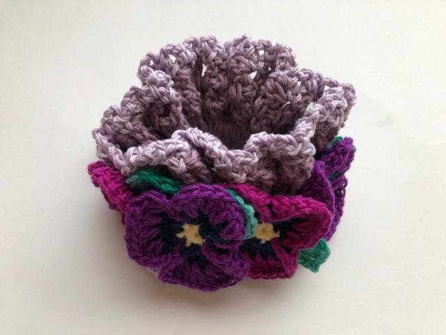 ハンドメイド ボリューム シュシュ パンジーいっぱい♪ 紫 < 女性ファッション  ハンドメイド ボリューム シュシュ パンジーいっぱい♪ 紫 < 女性ファッションの