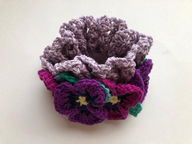 ハンドメイド ボリューム シュシュ パンジーいっぱい♪ 紫 < 女性ファッション  ハンドメイド ボリューム シュシュ パンジーいっぱい♪ 紫 < 女性ファッションの