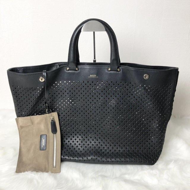 【美品】BALLY バリー ハンドバッグ トートバッグ A4収納可能 パンチングレザー 本革 ブラック < ブランド 【美品】BALLY バリー ハンドバッグ トートバッグ A4収納可能 パンチングレザー 本革 ブラック < ブランドの