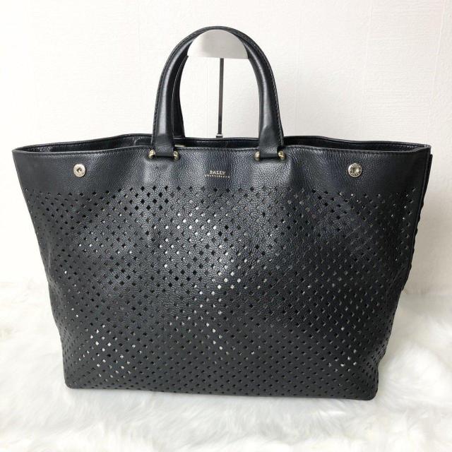 【美品】BALLY バリー ハンドバッグ トートバッグ A4収納可能 パンチングレザー 本革 ブラック < ブランド 【美品】BALLY バリー ハンドバッグ トートバッグ A4収納可能 パンチングレザー 本革 ブラック < ブランドの