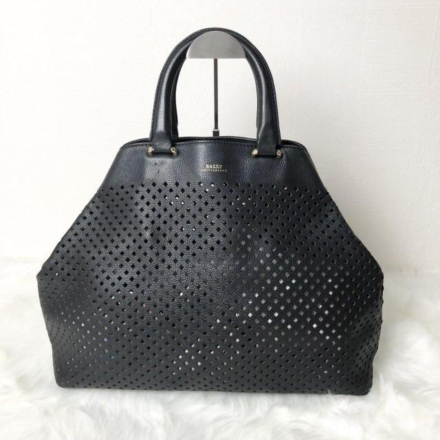 【美品】BALLY バリー ハンドバッグ トートバッグ A4収納可能 パンチングレザー 本革 ブラック < ブランド 【美品】BALLY バリー ハンドバッグ トートバッグ A4収納可能 パンチングレザー 本革 ブラック < ブランドの
