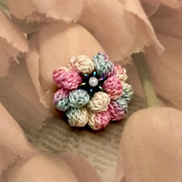 ハンドメイド♪レース編み ぽこぽこ花びらのお花モチーフブローチ < 女性ファッション  ハンドメイド♪レース編み ぽこぽこ花びらのお花モチーフブローチ  < 女性ファッションの