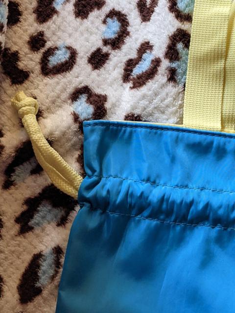 お〜いお茶くん×ハローキティコラボ巾着トートバッグ < おもちゃ お〜いお茶くん×ハローキティコラボ巾着トートバッグ < おもちゃの