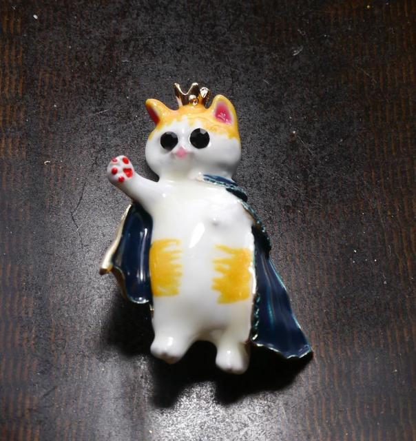 新品アンティーク調かわいいネコ猫の王様ブローチ  クラシック ヴィンテージ風 ヴィクトリアン ゴシック < 女性アクセサリー/時計  新品アンティーク調かわいいネコ猫の王様ブローチ  クラシック ヴィンテージ風 ヴィクトリアン ゴシック < 女性アクセサリー/時計の