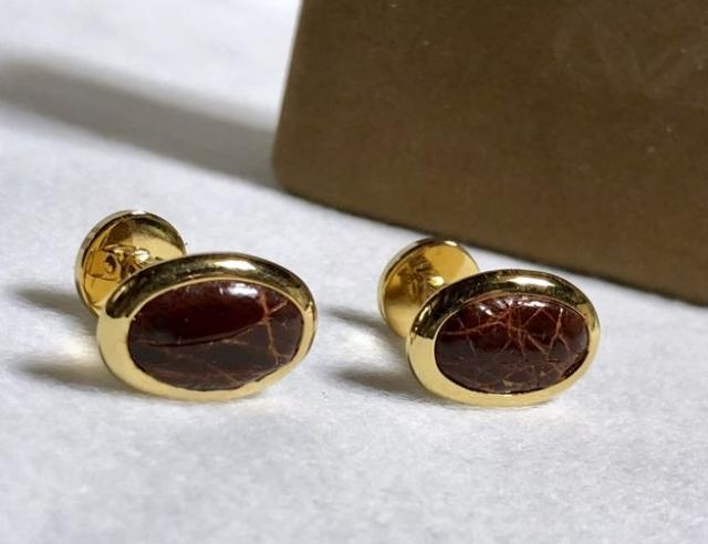 正規良 ロエベLOEWE アマソナ アナグラム レザー装飾 カフス 茶 カフリンクス オーバルボタン 付属有 クラシック < ブランド 正規良 ロエベLOEWE アマソナ アナグラム レザー装飾 カフス 茶 カフリンクス オーバルボタン 付属有 クラシック < ブランドの