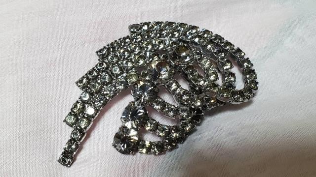 正規レア ドルチェ&ガッバーナ ラグジュアリー 5連ラインアート ビジュークリスタルブローチ L < ブランド  正規レア ドルチェ&ガッバーナ ラグジュアリー 5連ラインアート ビジュークリスタルブローチ L  < ブランドの