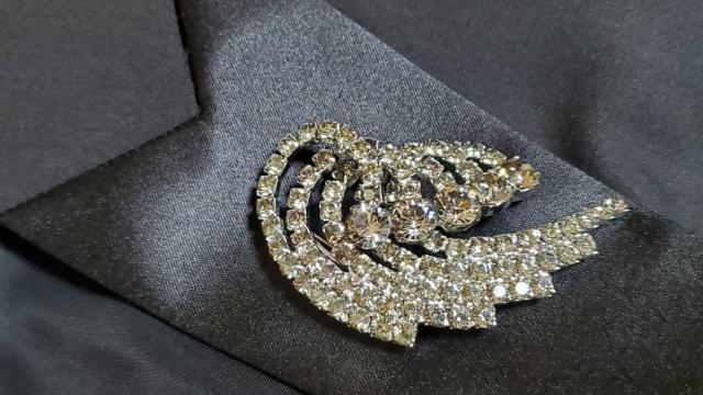 正規レア ドルチェ&ガッバーナ ラグジュアリー 5連ラインアート ビジュークリスタルブローチ L < ブランド  正規レア ドルチェ&ガッバーナ ラグジュアリー 5連ラインアート ビジュークリスタルブローチ L < ブランドの