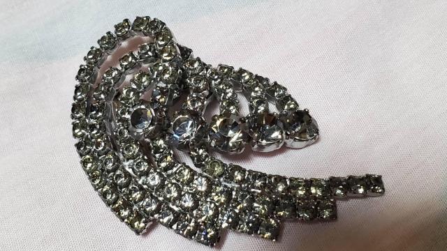 正規レア ドルチェ&ガッバーナ ラグジュアリー 5連ラインアート ビジュークリスタルブローチ L < ブランド  正規レア ドルチェ&ガッバーナ ラグジュアリー 5連ラインアート ビジュークリスタルブローチ L < ブランドの