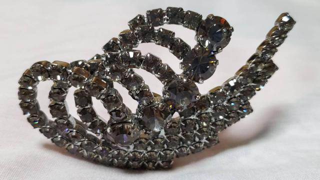 正規レア ドルチェ&ガッバーナ ラグジュアリー 5連ラインアート ビジュークリスタルブローチ L < ブランド  正規レア ドルチェ&ガッバーナ ラグジュアリー 5連ラインアート ビジュークリスタルブローチ L < ブランドの