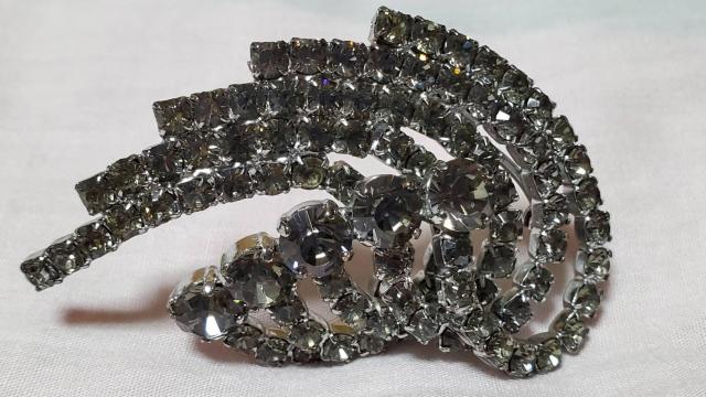 正規レア ドルチェ&ガッバーナ ラグジュアリー 5連ラインアート ビジュークリスタルブローチ L < ブランド  正規レア ドルチェ&ガッバーナ ラグジュアリー 5連ラインアート ビジュークリスタルブローチ L < ブランドの