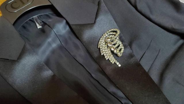 正規レア ドルチェ&ガッバーナ ラグジュアリー 5連ラインアート ビジュークリスタルブローチ L < ブランド  正規レア ドルチェ&ガッバーナ ラグジュアリー 5連ラインアート ビジュークリスタルブローチ L < ブランドの