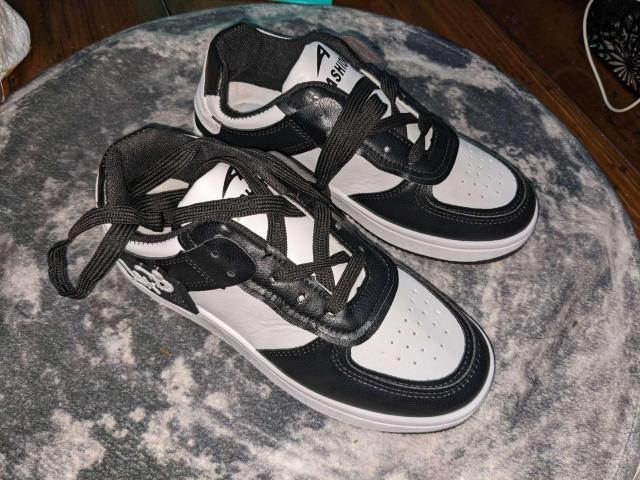 新品 23cm スニーカー ローカット レディース 靴 シューズ ブラック < 女性ファッション  新品 23cm スニーカー ローカット レディース 靴 シューズ ブラック  < 女性ファッションの