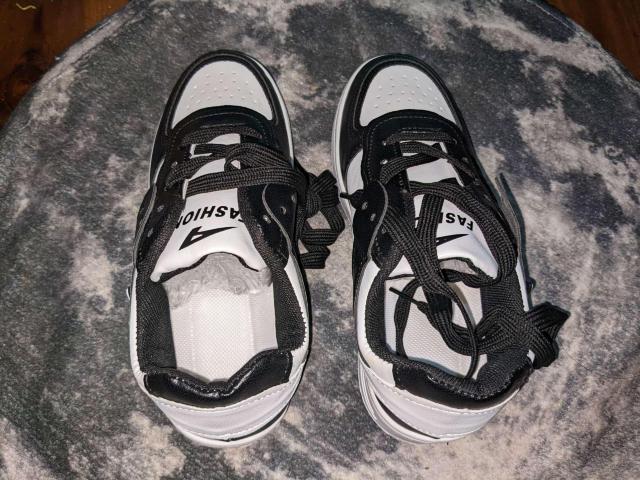 新品 23cm スニーカー ローカット レディース 靴 シューズ ブラック < 女性ファッション  新品 23cm スニーカー ローカット レディース 靴 シューズ ブラック < 女性ファッションの