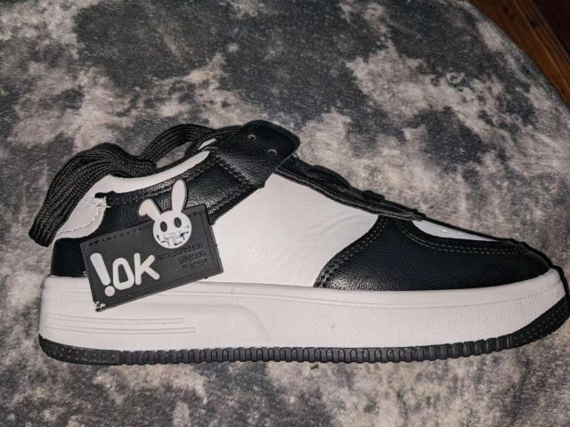 新品 23cm スニーカー ローカット レディース 靴 シューズ ブラック < 女性ファッション  新品 23cm スニーカー ローカット レディース 靴 シューズ ブラック < 女性ファッションの