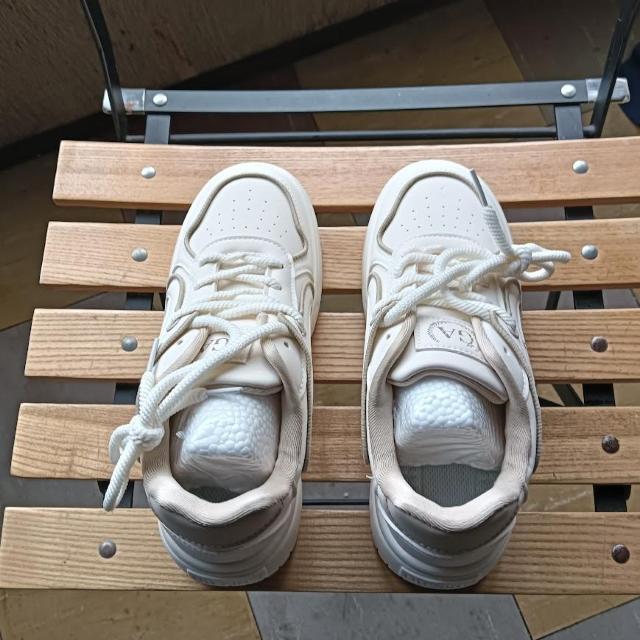 新品 23cm レディース スニーカー ホワイト シューズ 靴 ローカット < 女性ファッション  新品 23cm レディース スニーカー ホワイト シューズ 靴 ローカット < 女性ファッションの