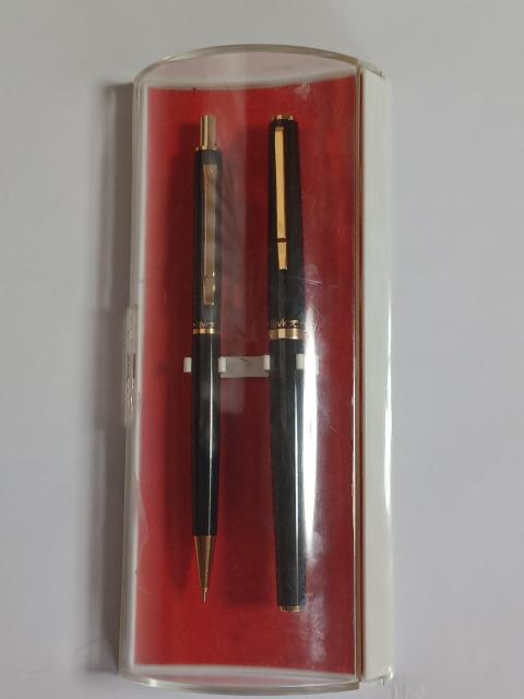 プラチナ万年筆(ジャンク)+シャープペンシル 2本セット ケース付き < インテリア/ライフ  プラチナ万年筆(ジャンク)+シャープペンシル 2本セット ケース付き  < インテリア/ライフの
